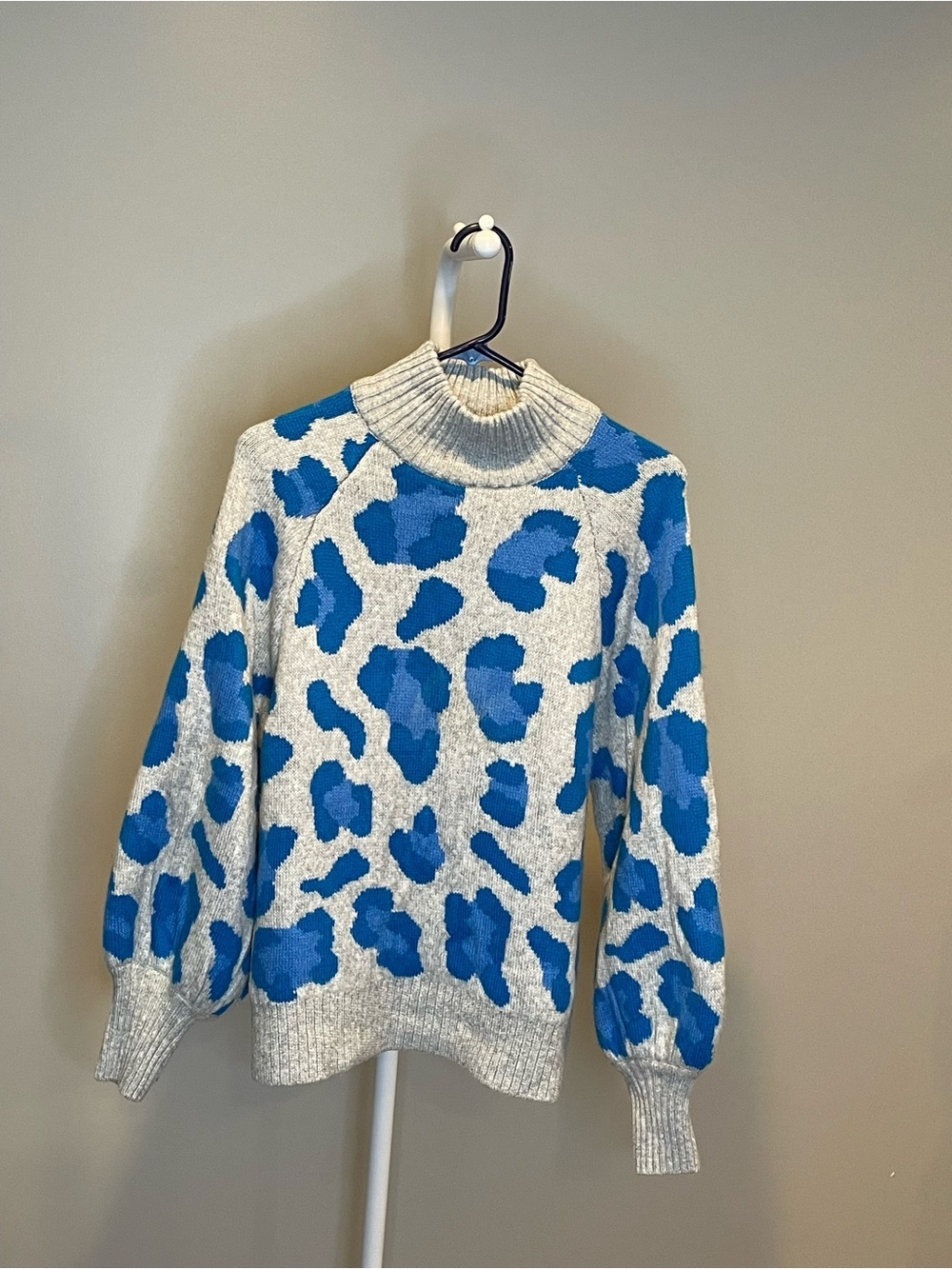 H&M Gray and Blue Leopard Print Mock Neck Sweater - Large